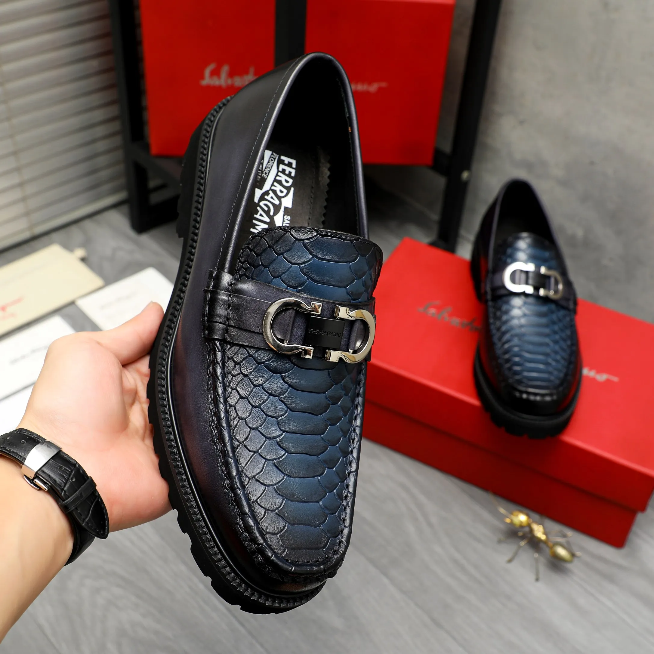 Men's shoes 💰540 Product trademark: Ferragamo "Ferragamo" business slip-on leather shoes Regular size: 38-44 (45.46 custom-made, non-returnable) Product materials: Selected high-quality color-brushed snake-print cowhide upper, cowhide lining, original outsole